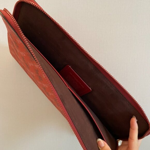 NWT!RARE! COACH HORSE AND CARRIAGE SIGNATURE PRINT RED LAPTOP TABLET MEN & WOMEN - Picture 6 of 7